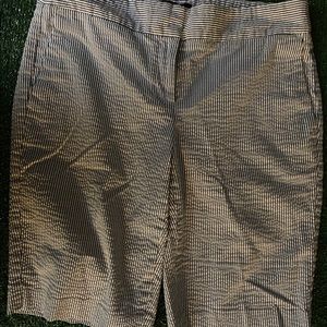 Ann Taylor Seersucker Bermudas  sz 6 NWOT